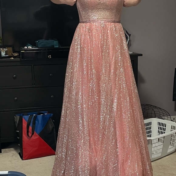 Ellie Wilde Prom/semi/special occasion gown - Picture 9 of 9